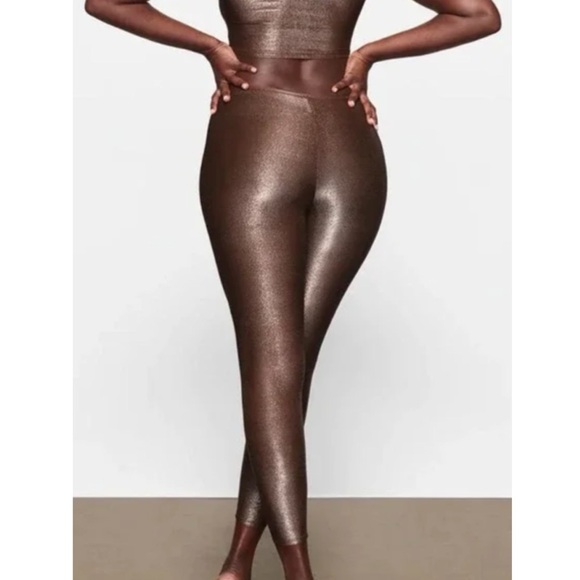 •SKIMS• Shimmer Metallic leggings in Cocoa - Picture 3 of 9